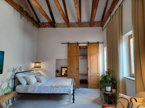 Tres Virtutes, Pula